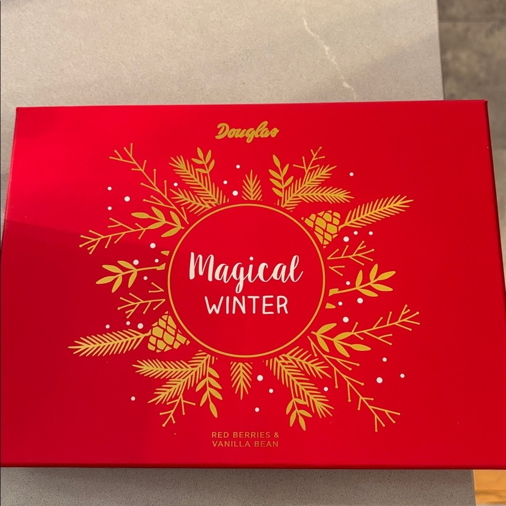 Magical Winter Bath & Body Set - Red and Gold - Picture 2 of 3